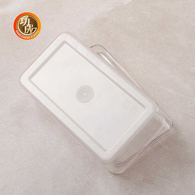 El almacenamiento plástico cuadrado del ANIMAL DOMÉSTICO transparente sacude el envase de comida plástico 660Ml con las tapas